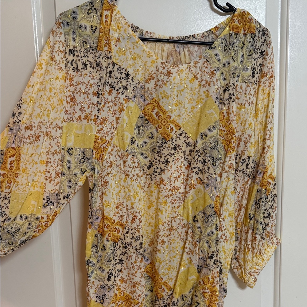 Chic Patchwork Blouse in Yellow and Cream